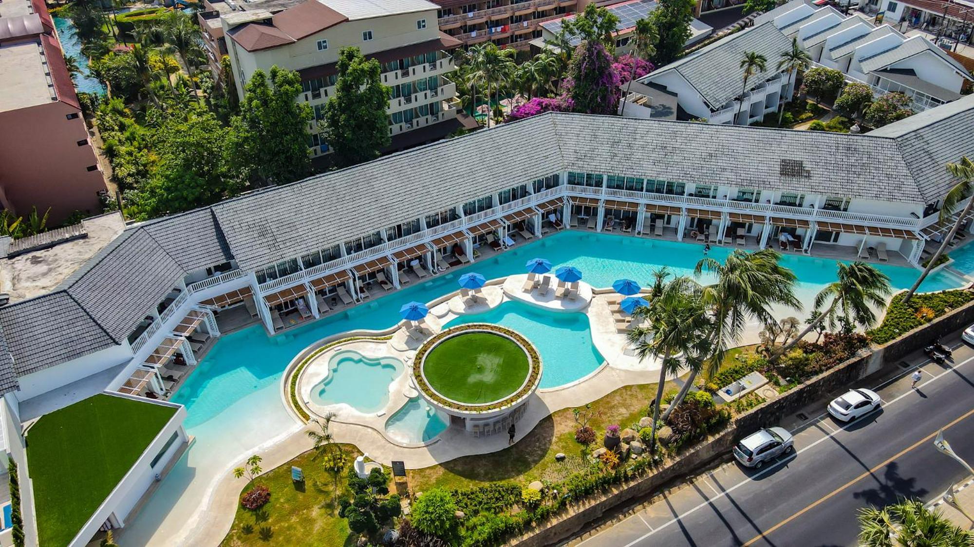 Thavorn Palm Beach Resort Phuket Karon Exterior foto Aerial view of the hotel